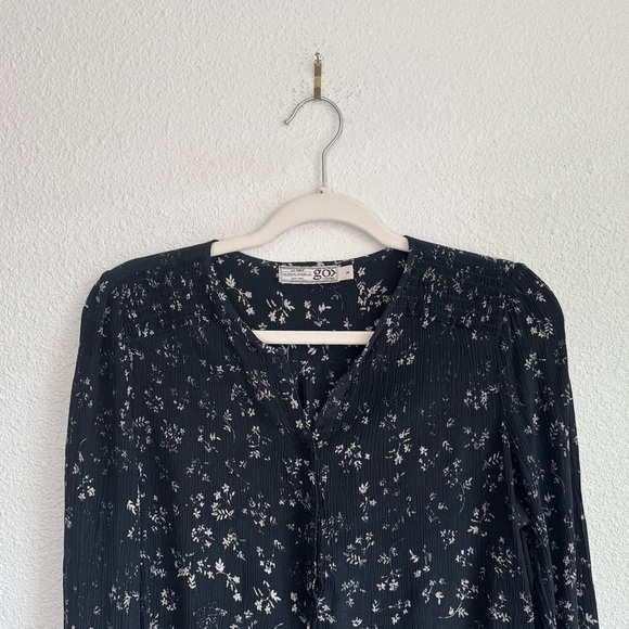 Go by Gosilk Womens Small Popover Blouse Floral Wrinkle Fabric Dainty Preppy - Picture 2 of 9